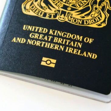 Poplatky za britské pasy se brzy zvýší o více než 7 %