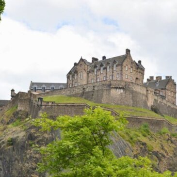Skotsko schválilo návrh zákona o návštěvnických poplatcích, který umožní městům v roce 2026 zdaňovat turisty